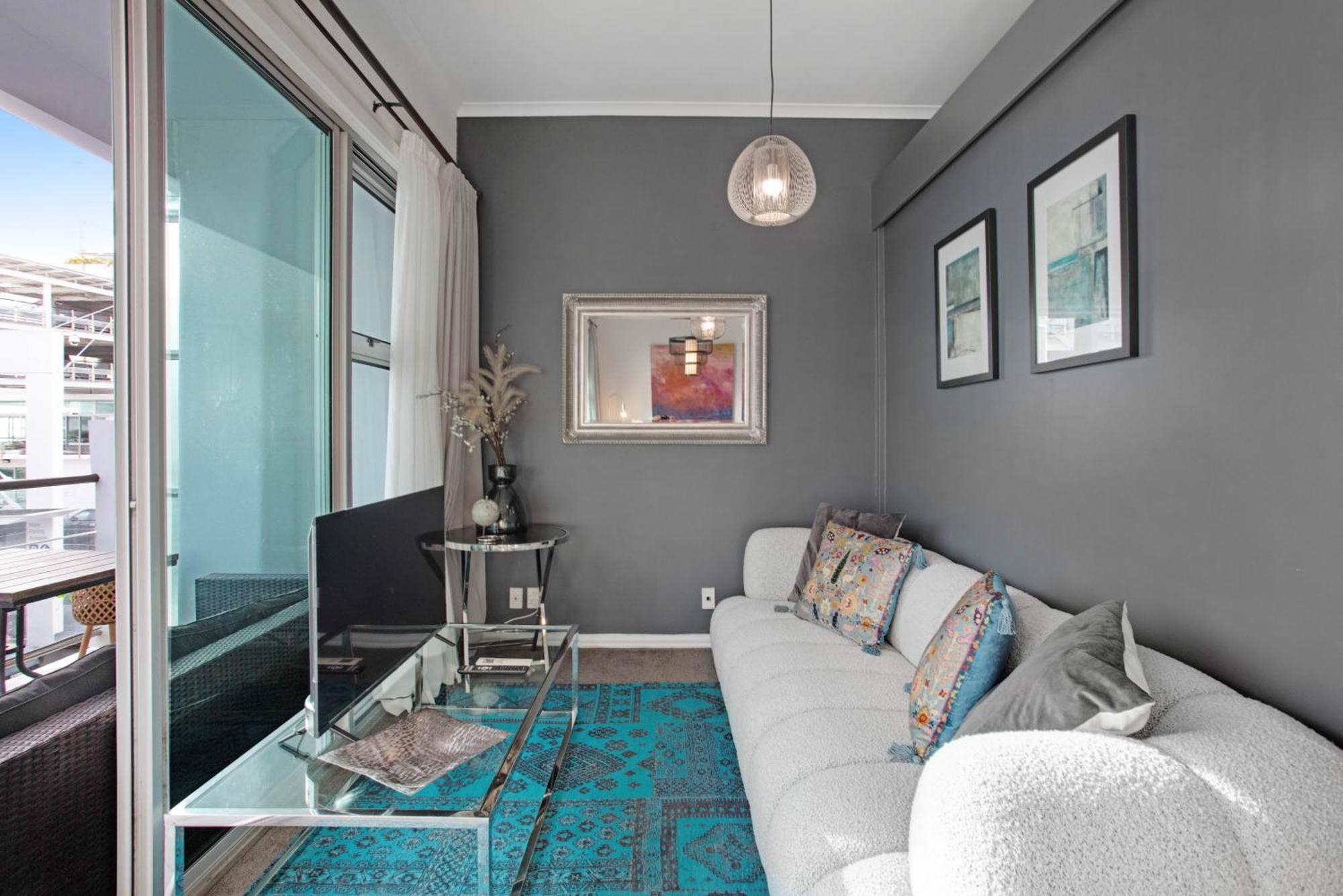 Princes Wharf 2 Bedroom Newly Renovated Luxury Apartment *