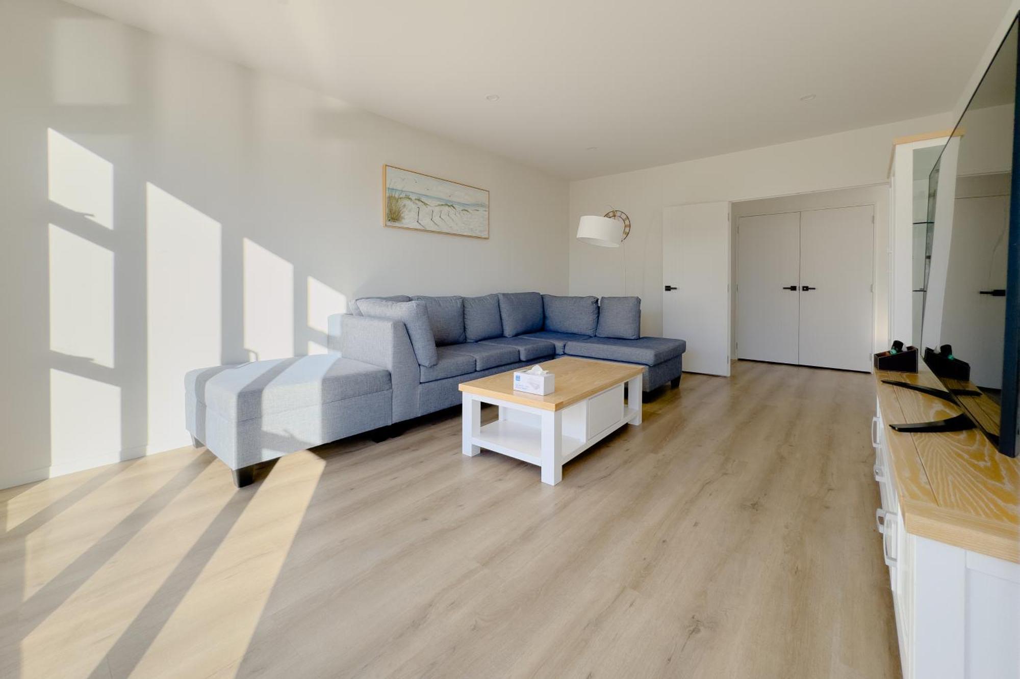 Stunning Three Bedroom Unit In Forrest Hill *