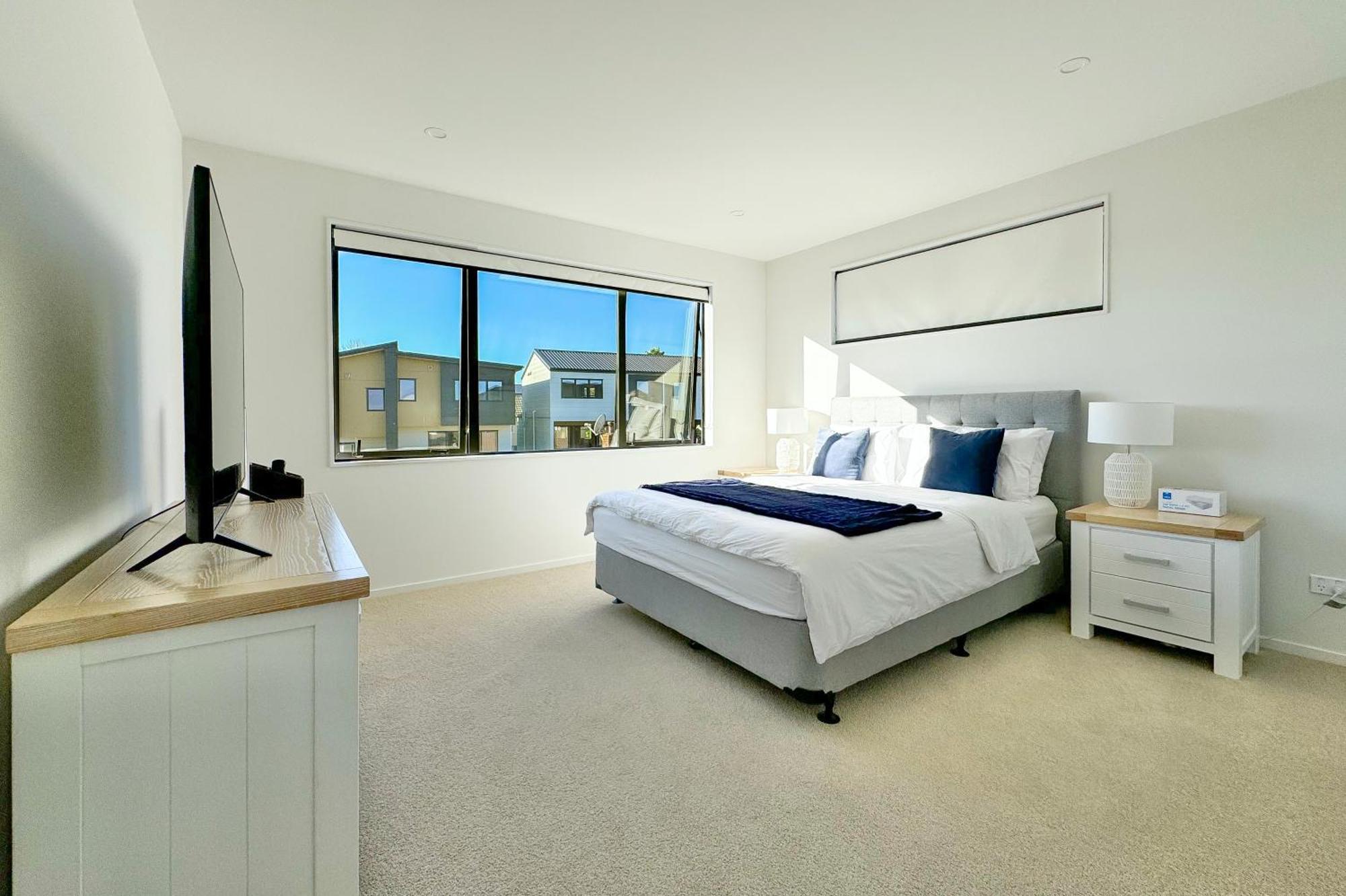 Stunning Three Bedroom Unit In Forrest Hill