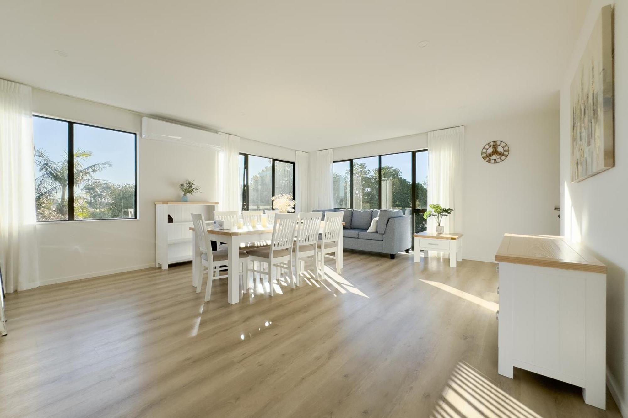 Stunning Three Bedroom Unit In Forrest Hill Villa