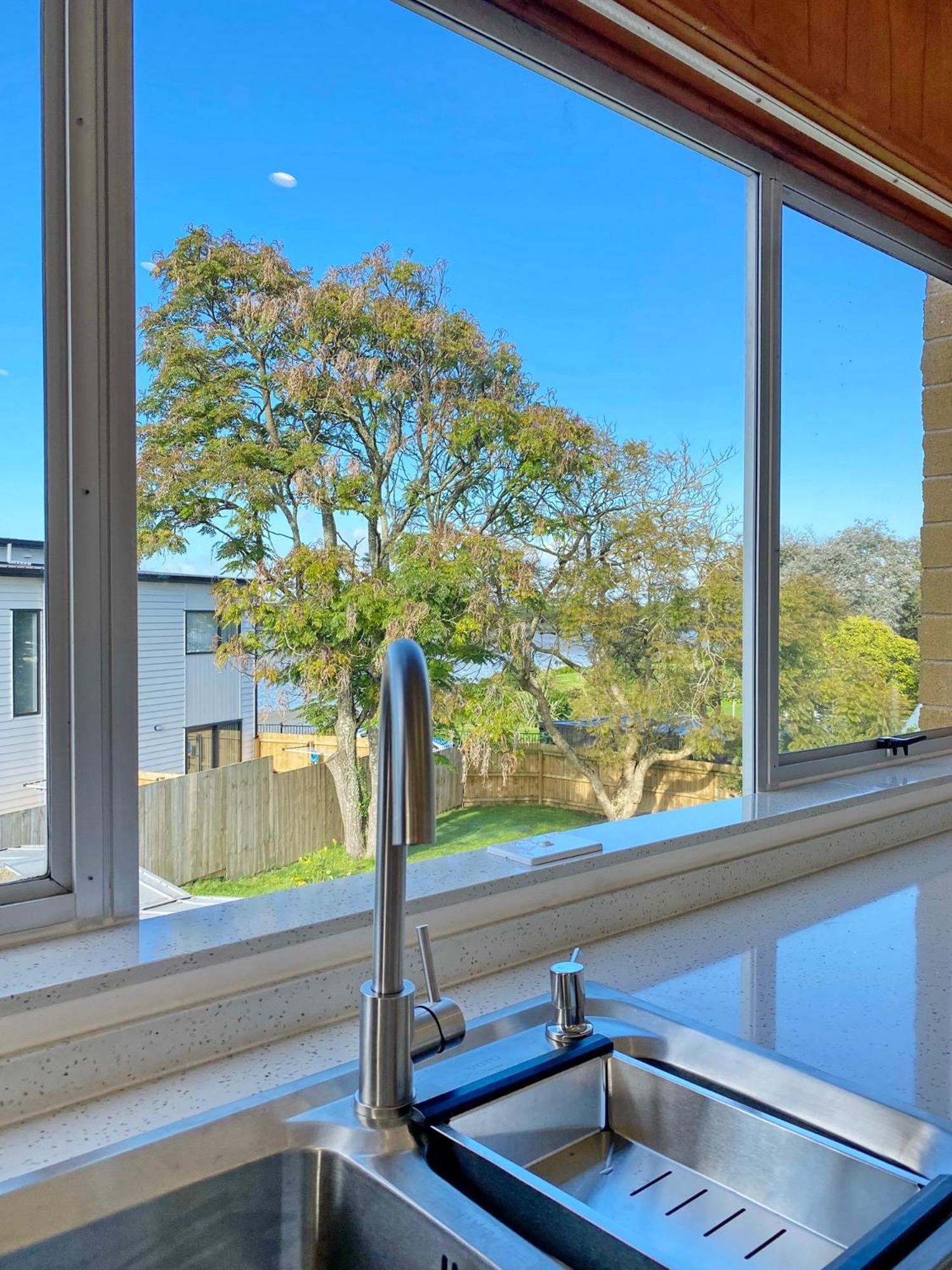 Large House. Convenient Location. Auckland