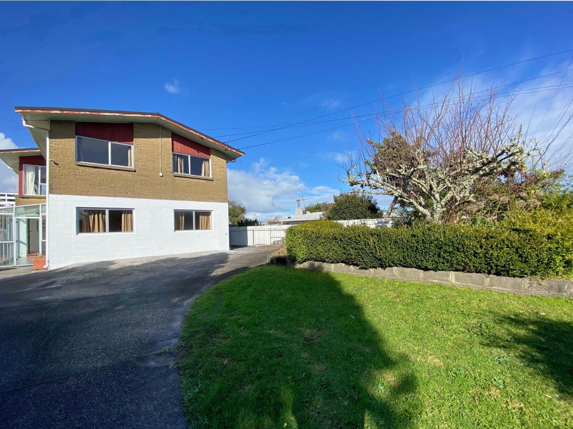 Large House. Convenient Location. Holiday home