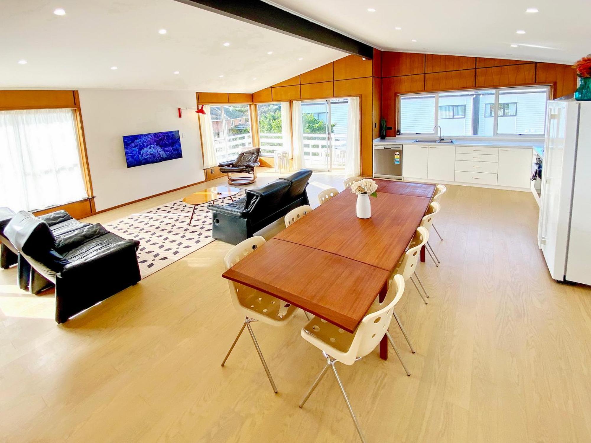 Large House. Convenient Location. Holiday home