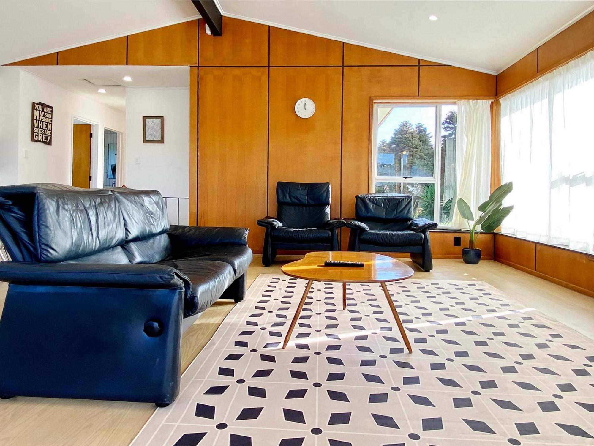 Large House. Convenient Location. Auckland