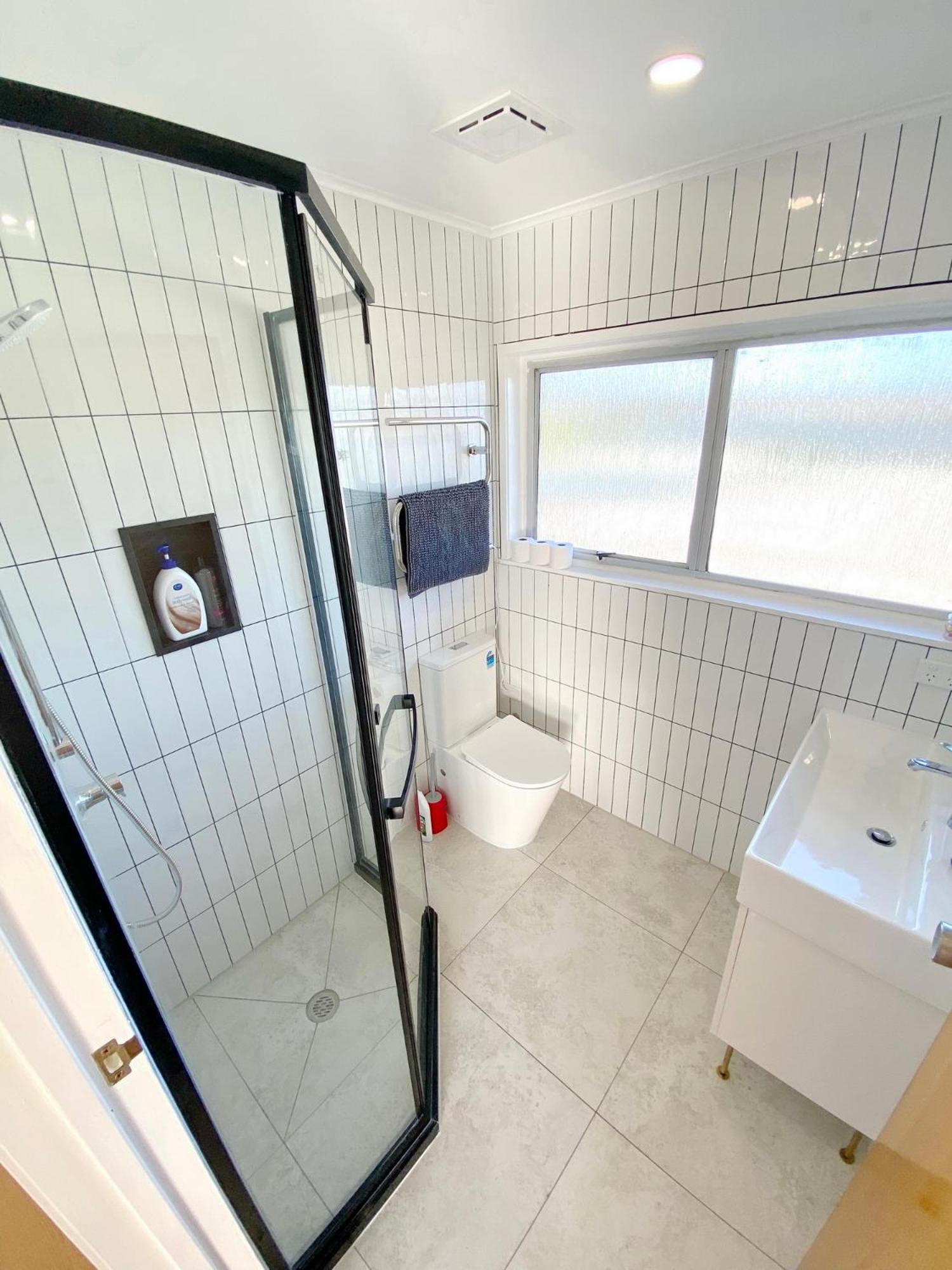 Large House. Convenient Location. Holiday home *