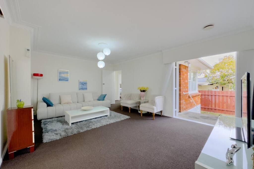 Exquisite Four-bedroom In Forrest Hill Auckland