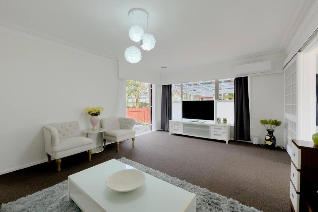 Exquisite Four-bedroom In Forrest Hill Auckland