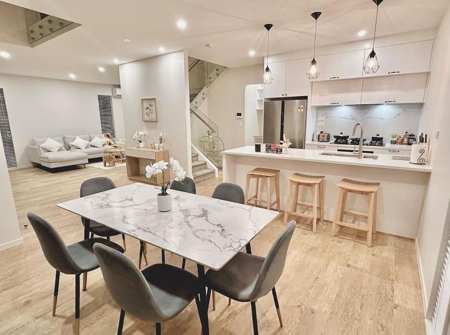 Sparkling New 4beds Family Holiday home Auckland
