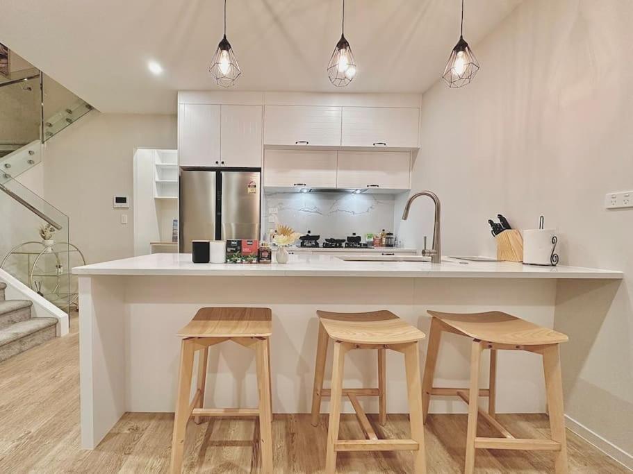 Sparkling New 4beds Family Holiday home
