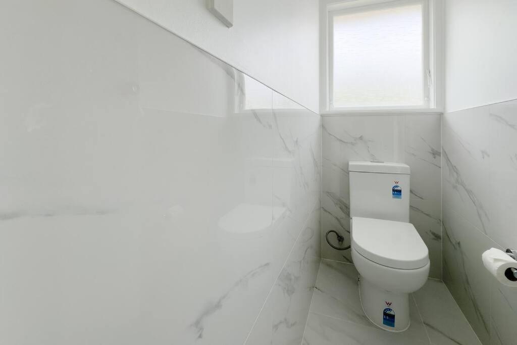 Exquisite Four-bedroom In Forrest Hill * Auckland