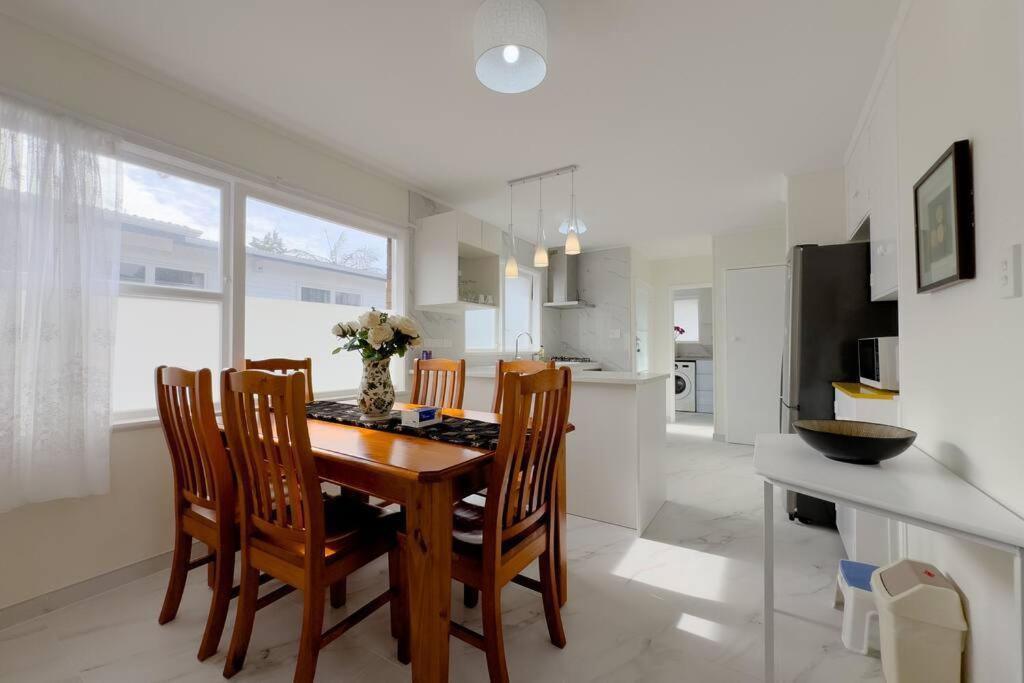 Holiday home Exquisite Four-bedroom In Forrest Hill *