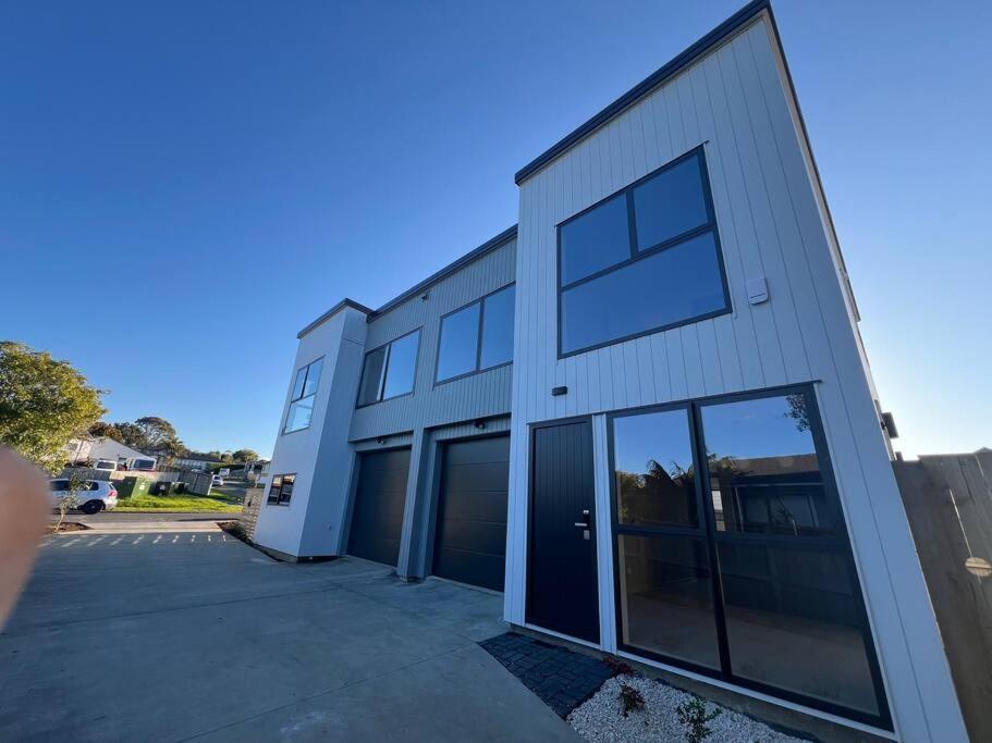Villa Parkside Living House