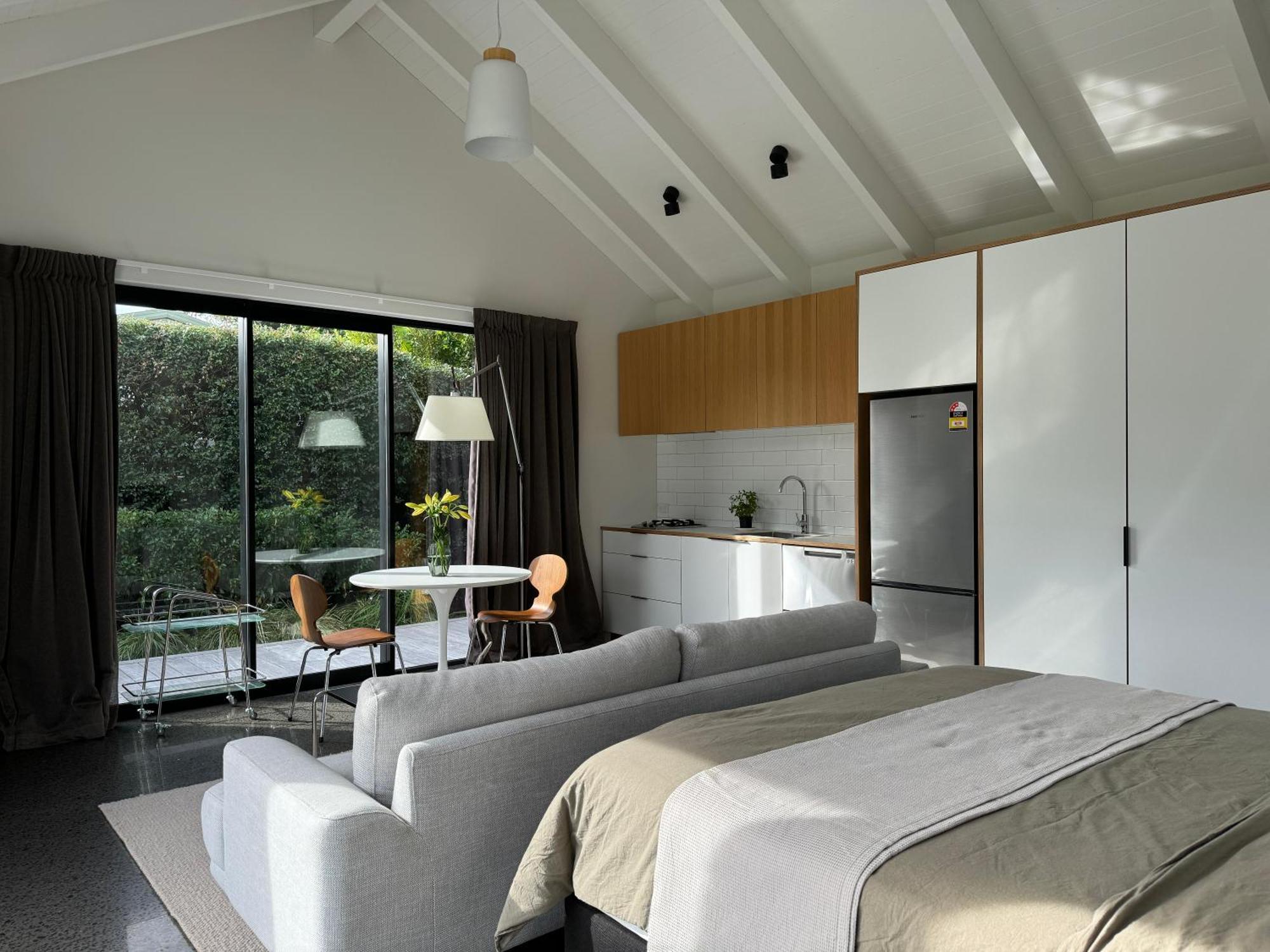 Modern Close To Bayswater Ferry Auckland