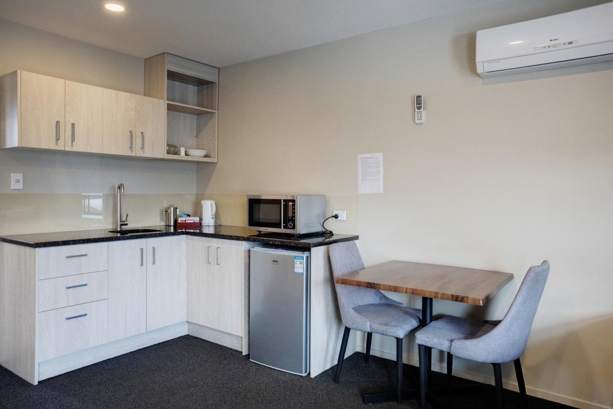 Ellerslie Palms Motel
