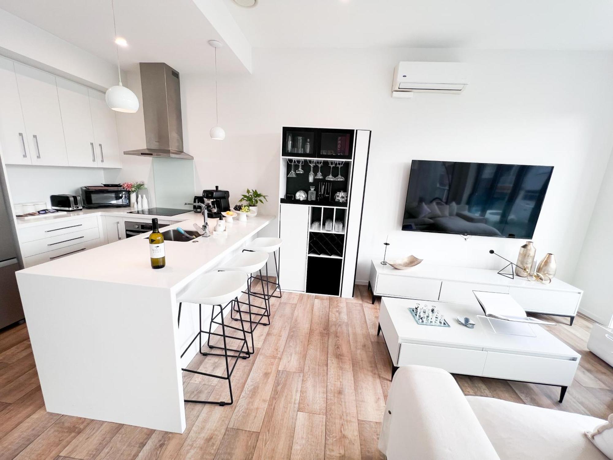 Luxury 2 Bedroom With Cocktail Bar And Espresso Machine Apartment