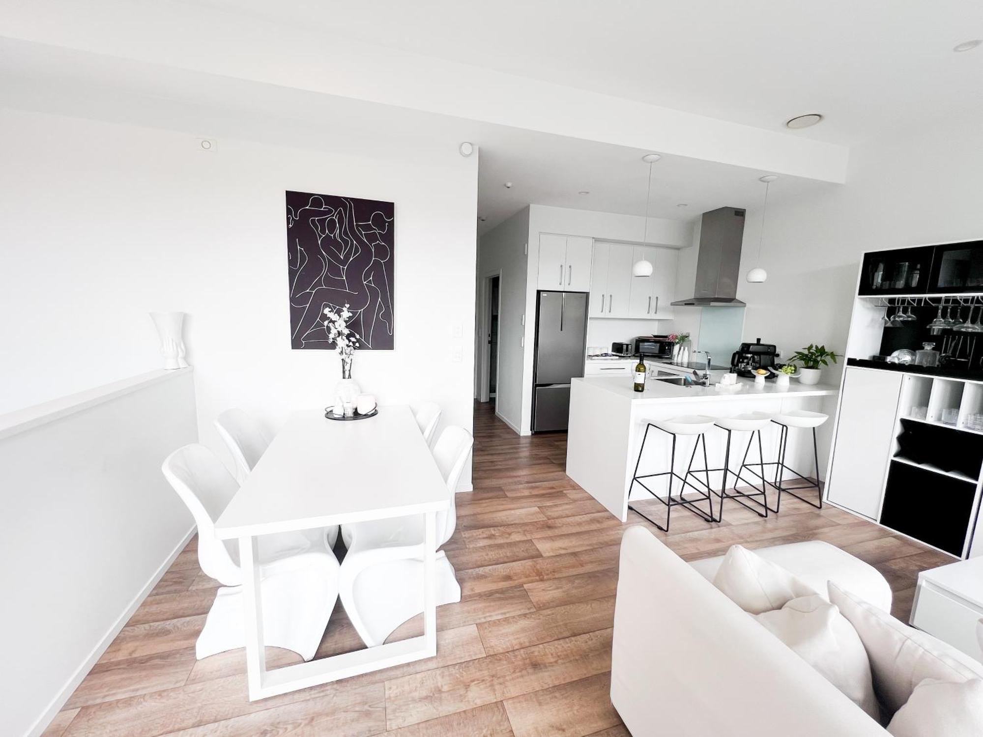 Luxury 2 Bedroom With Cocktail Bar And Espresso Machine Apartment *