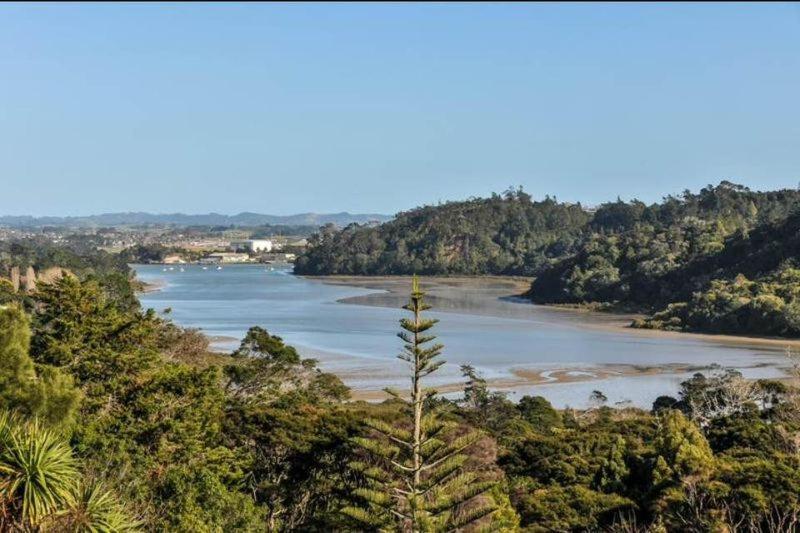 Cosy And Budget In A Vintage House Located At Northshore,