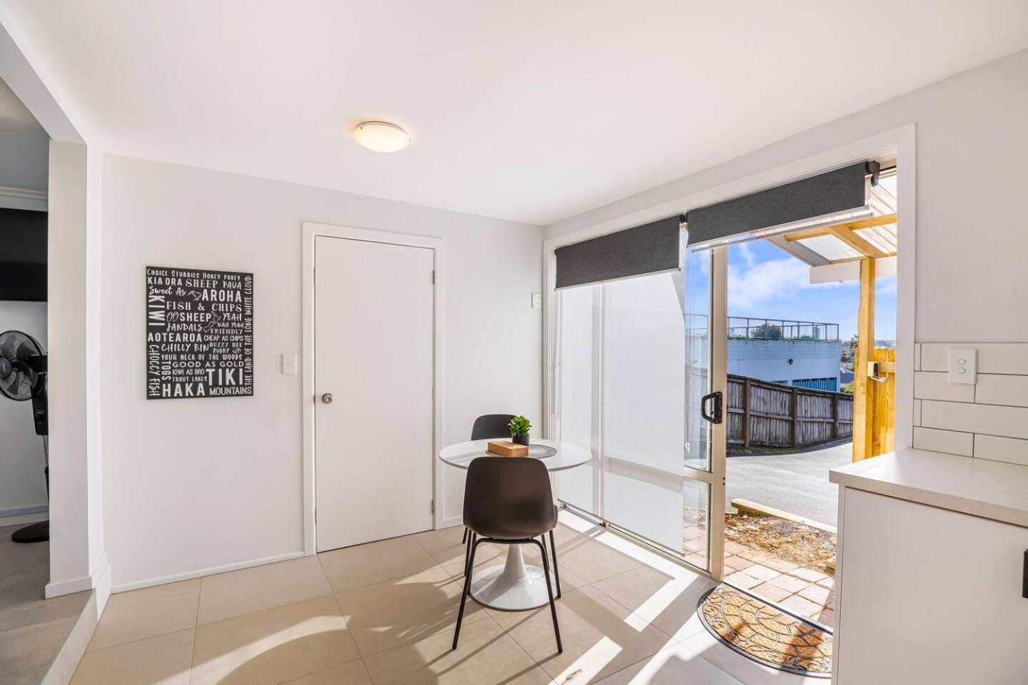 Holiday home Riches And Sleep Unit With Wi-fi And Parking Auckland