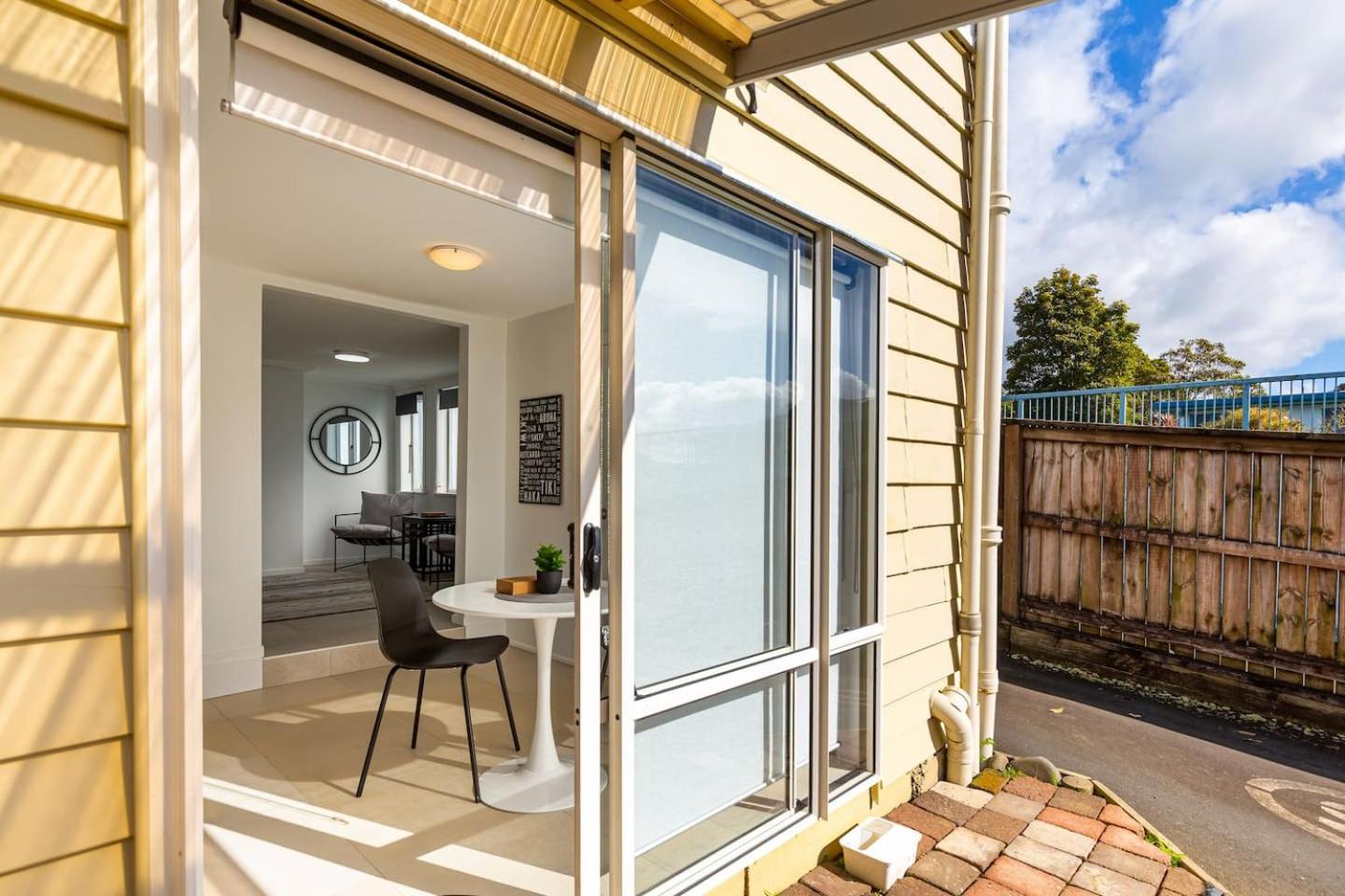 Holiday home Riches And Sleep Unit With Wi-fi And Parking Auckland