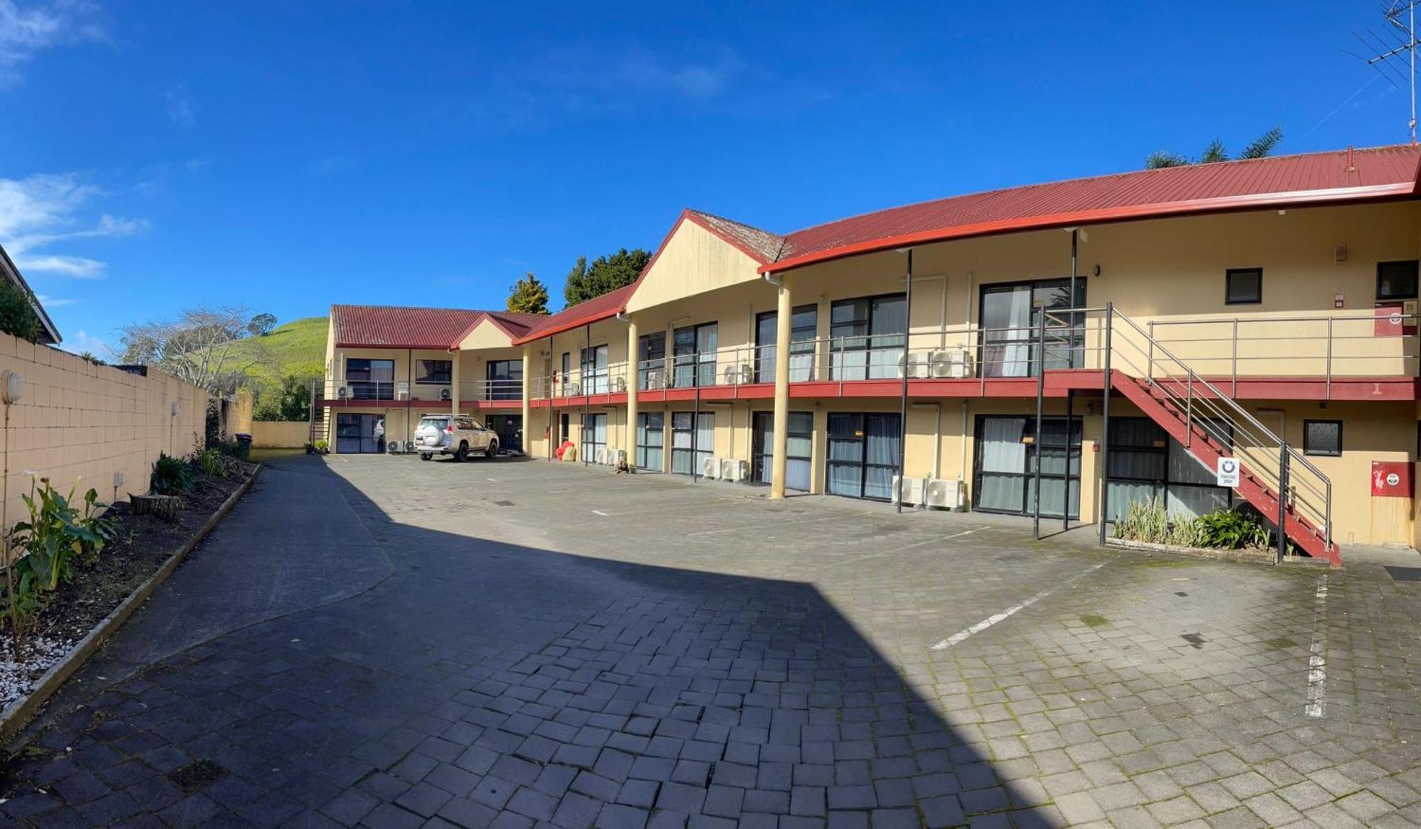 Rayland Epsom Motel 2*