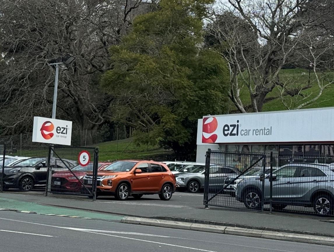 Immaculate 3 Bd 2 Bth -free Carpark & Pool * Auckland