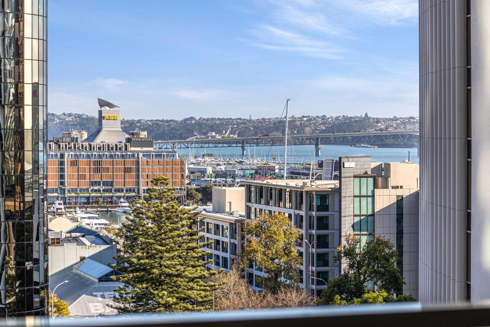 Luxurious Harbour View In Downtown