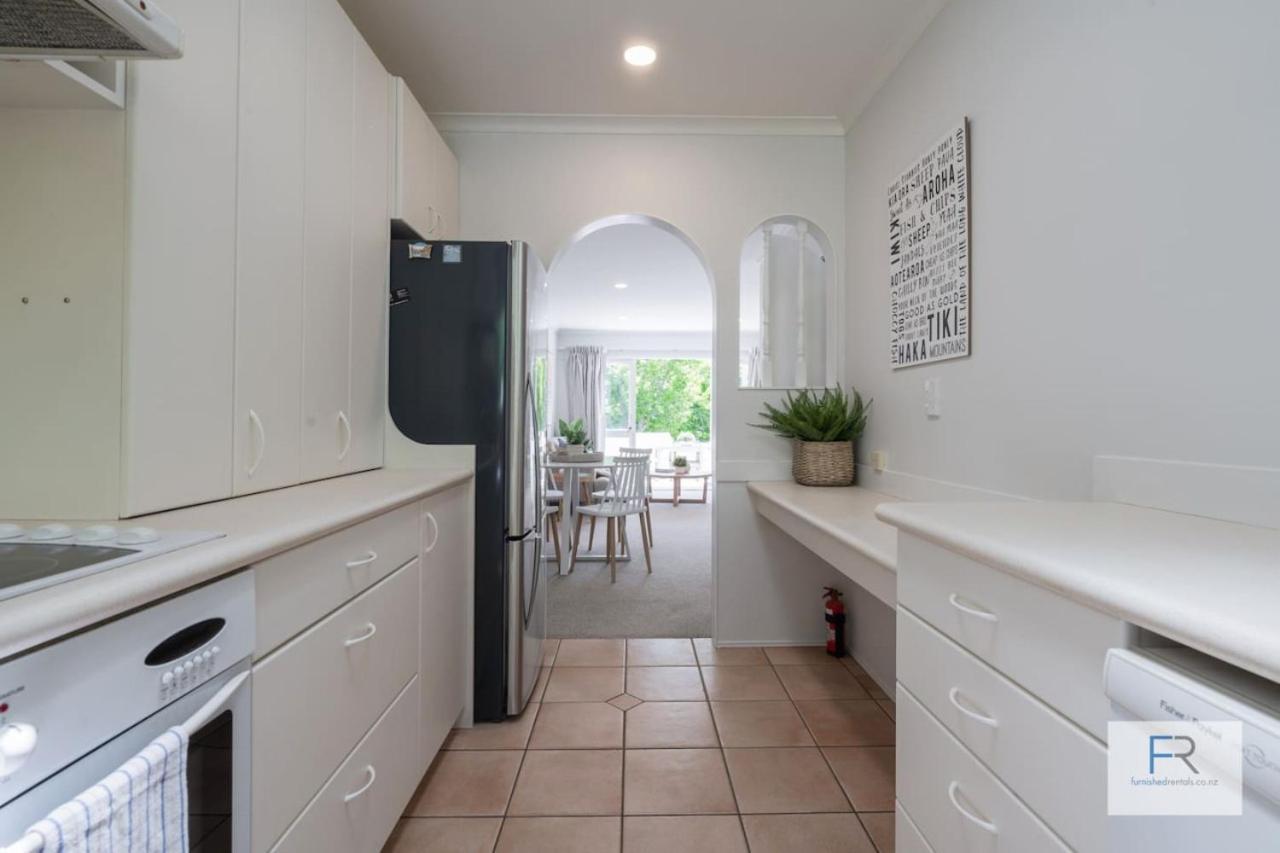 Spanish Charm - Stylish 3br Steps From The * Auckland