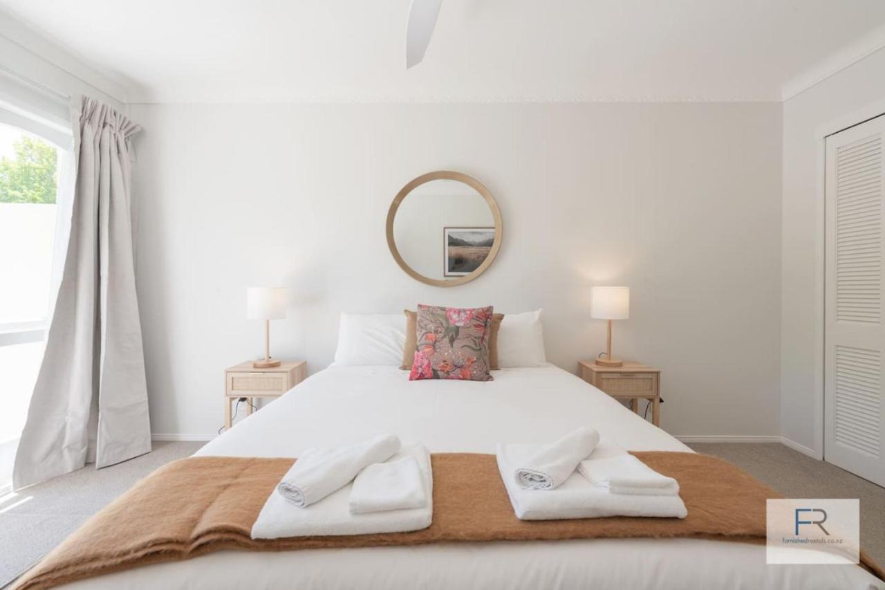 Spanish Charm - Stylish 3br Steps From The