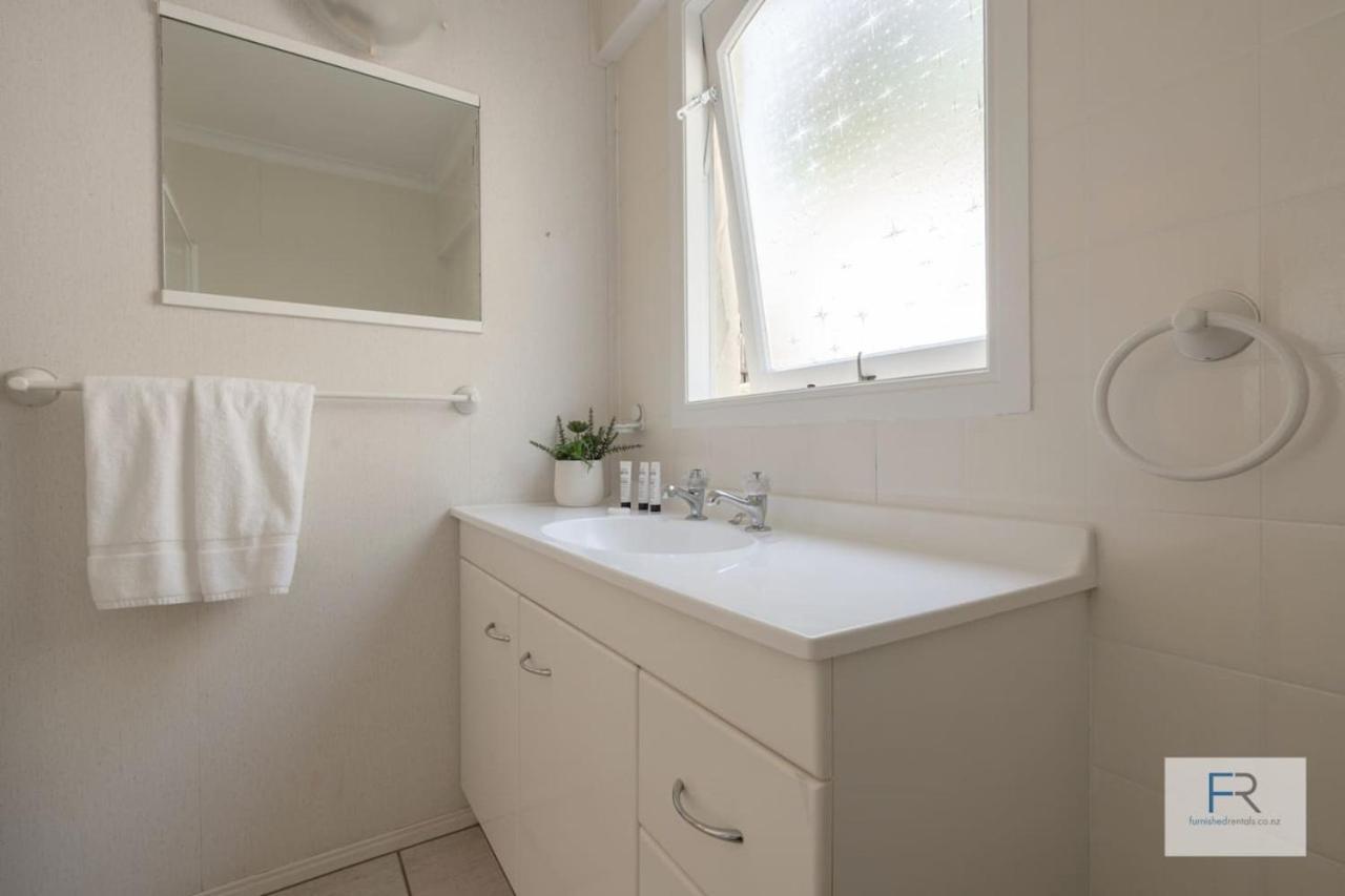 Spanish Charm - Stylish 3br Steps From The * Auckland