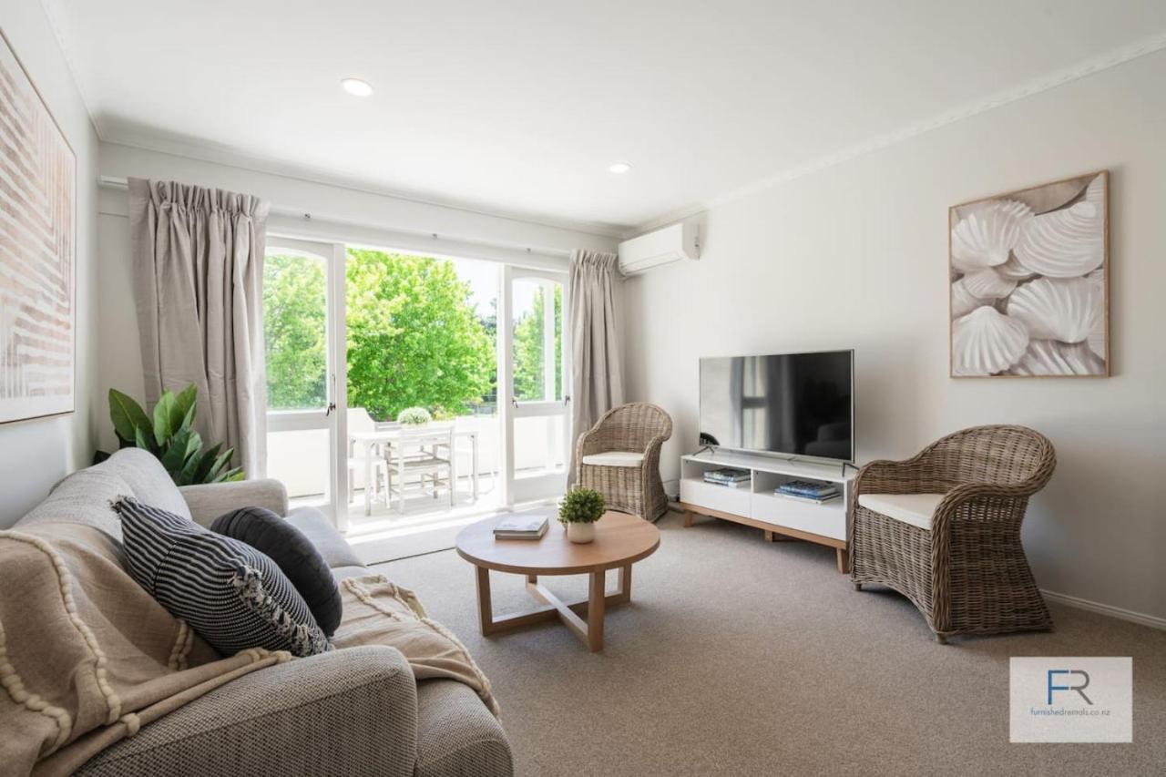 Spanish Charm - Stylish 3br Steps From The