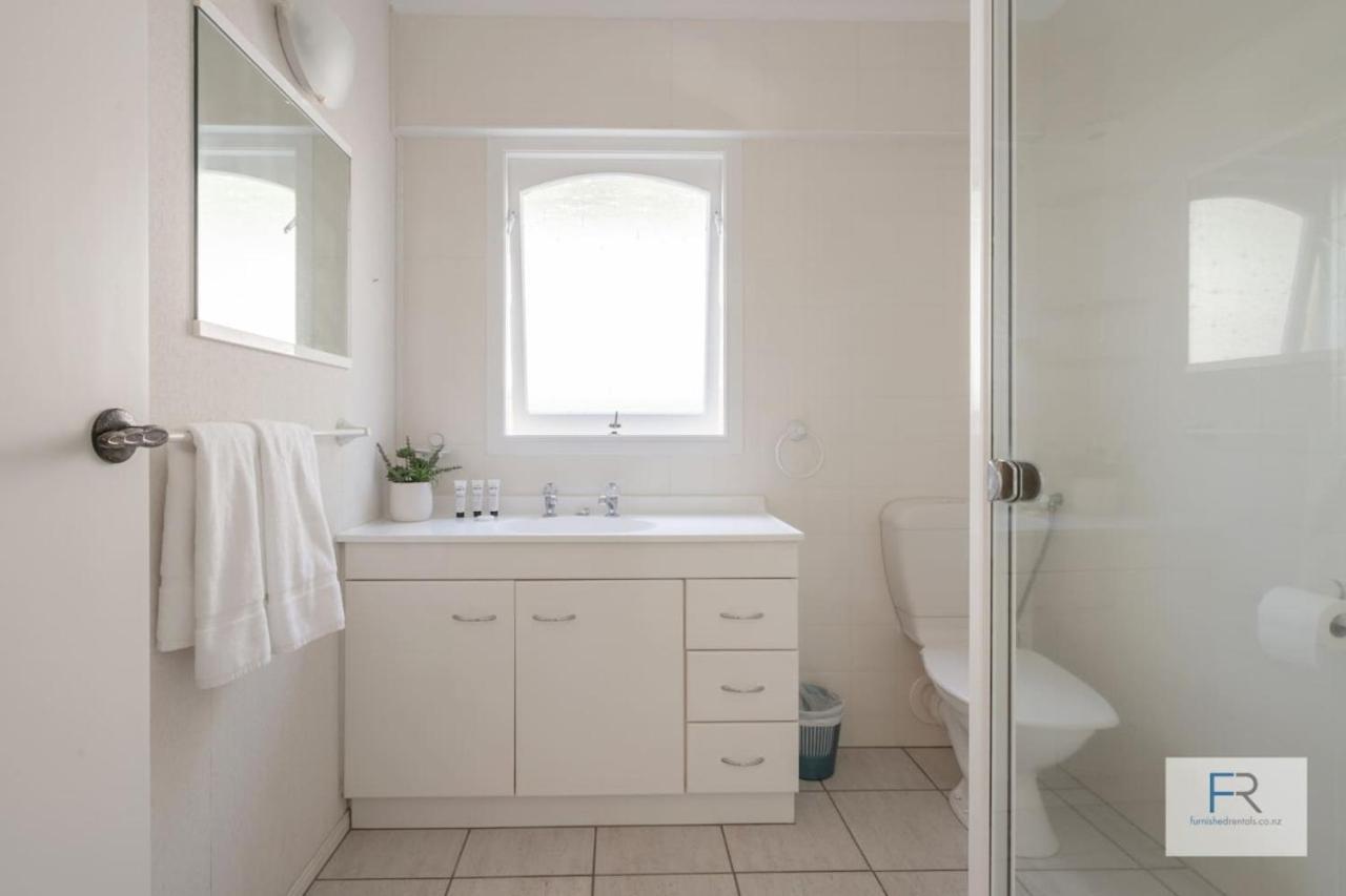 Spanish Charm - Stylish 3br Steps From The Auckland