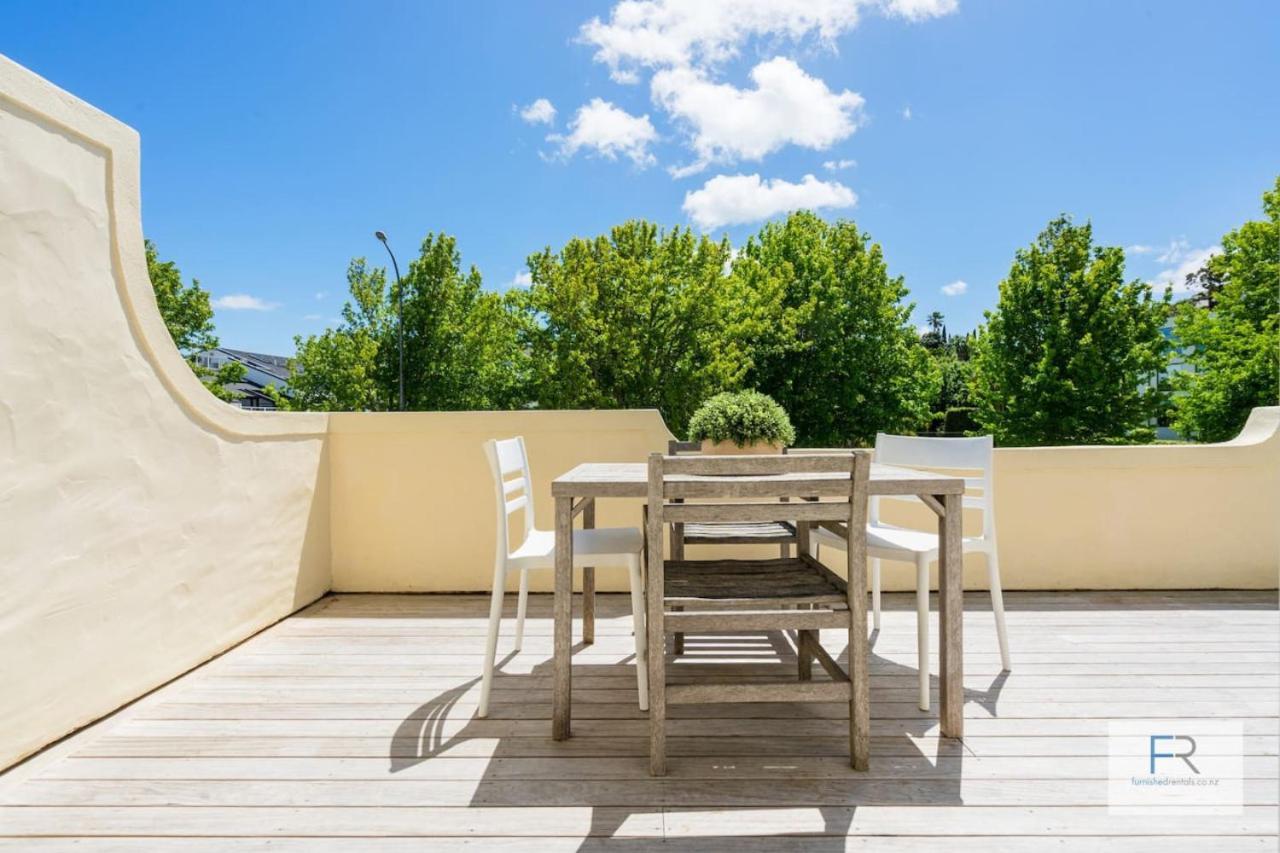 Spanish Charm - Stylish 3br Steps From The Holiday home Auckland
