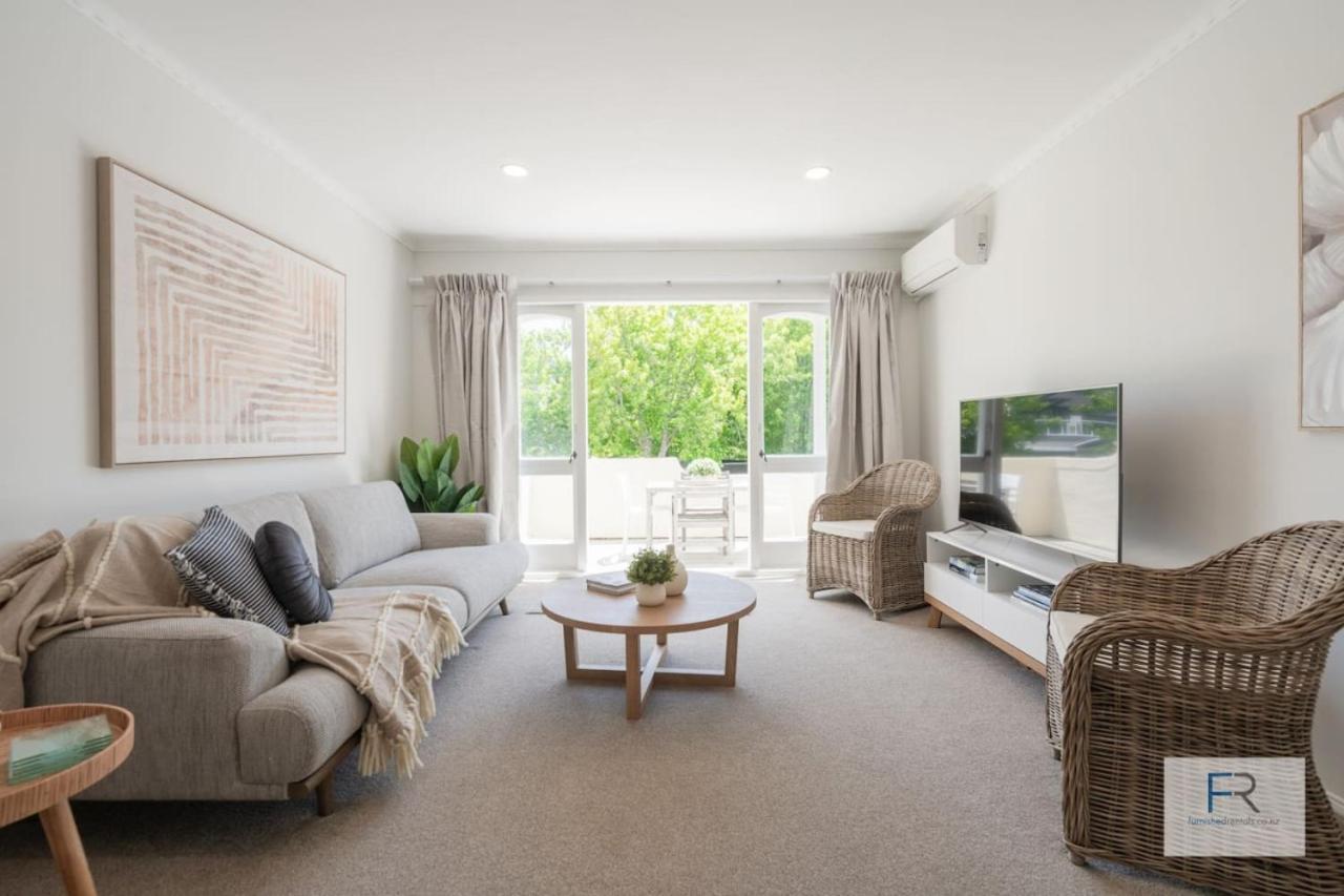 Spanish Charm - Stylish 3br Steps From The