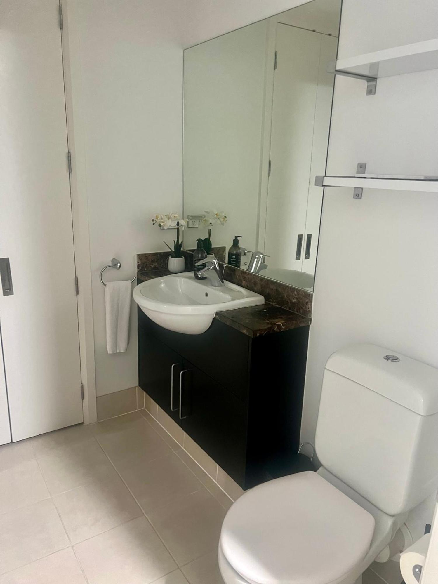Viaduct Chic Luxury Waterfront Views! Apartment *