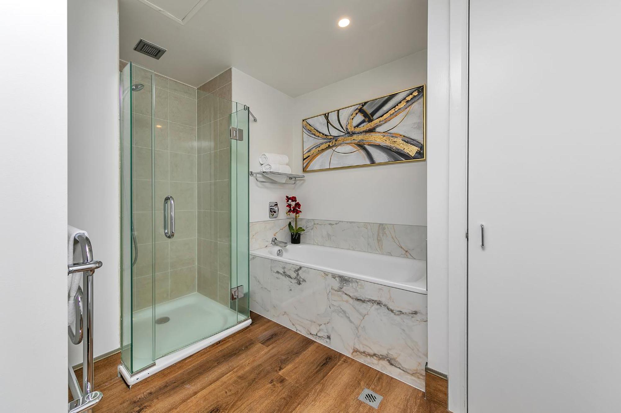 Penthouse Elegant Escape Apartment