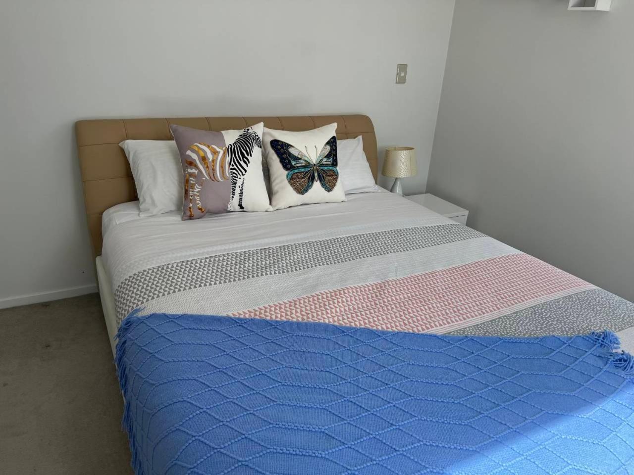 Stunning 3 Bedroom Penthouse Apt In Cbd Apartment *