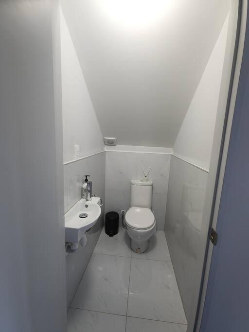 Apartment Airport & At Your Doorstep! The Charm
