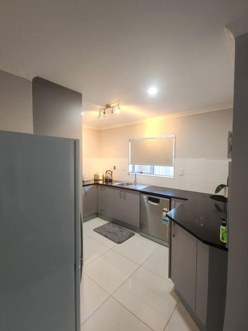 Apartment Airport & At Your Doorstep! The Charm *