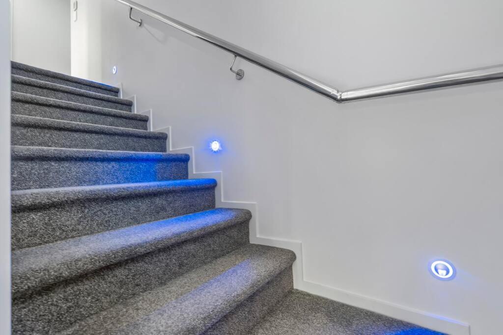 Apartamento Airport & At Your Doorstep! The Charm