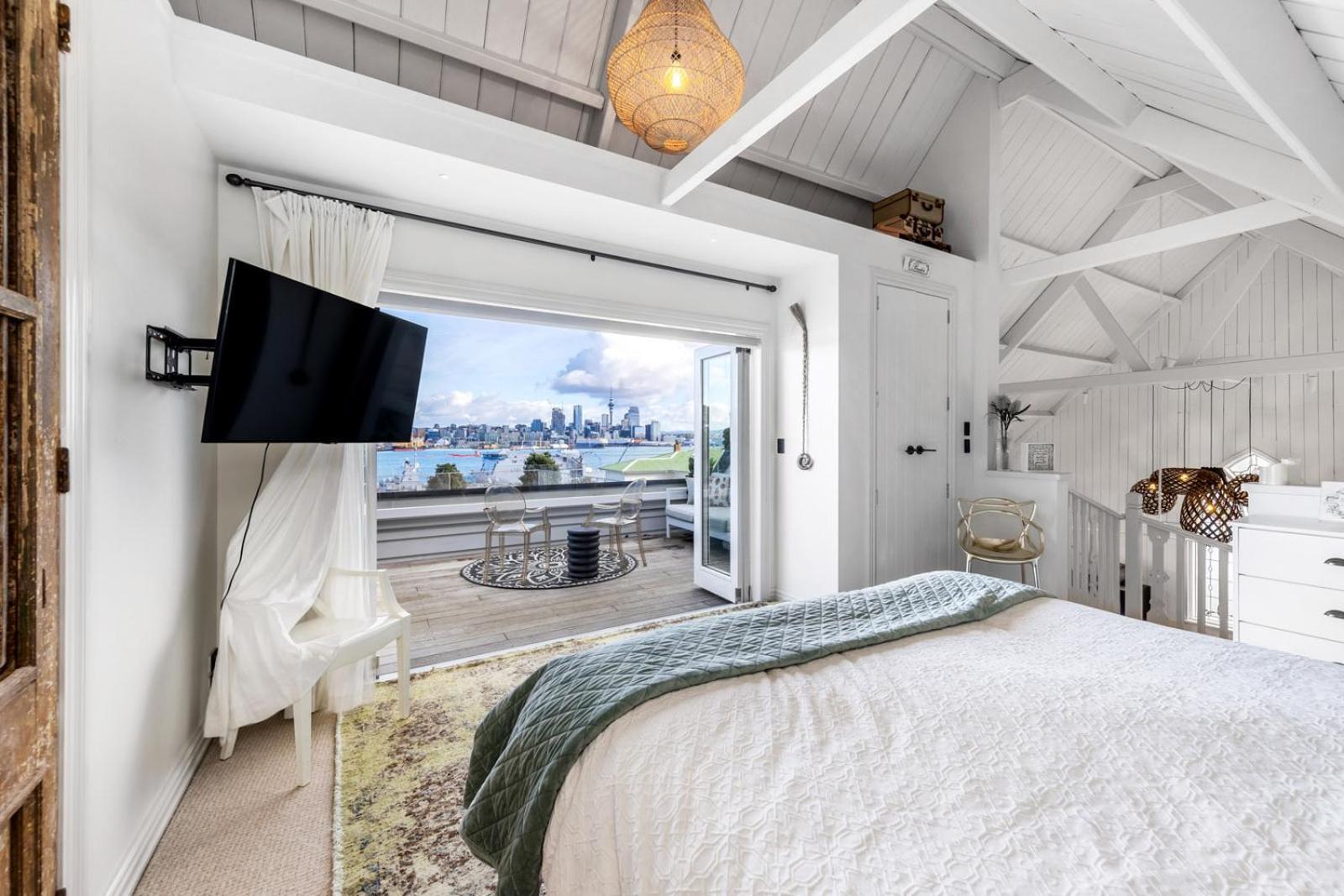 Devonport Cliff Church Conversion - Stunning Views Villa