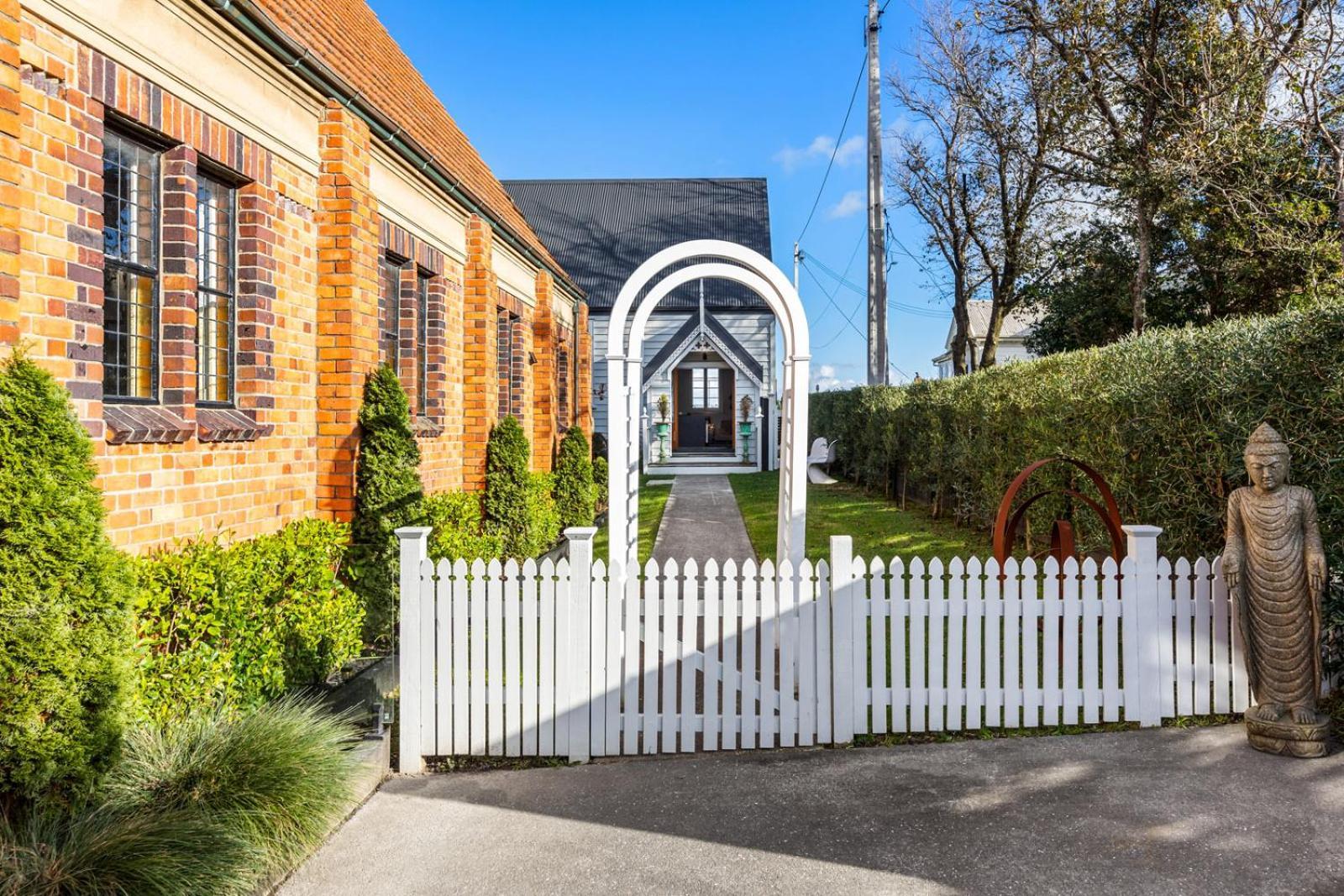 Devonport Cliff Church Conversion - Stunning Views Villa *