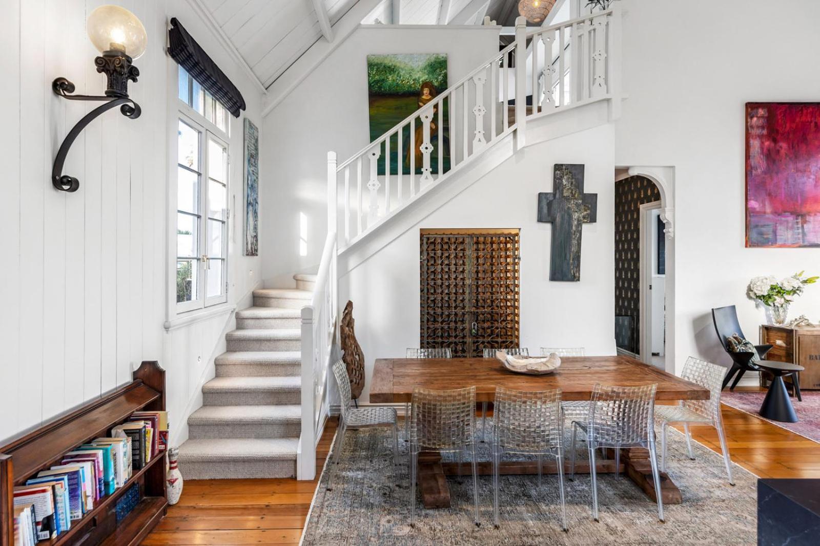 Villa Devonport Cliff Church Conversion - Stunning Views *