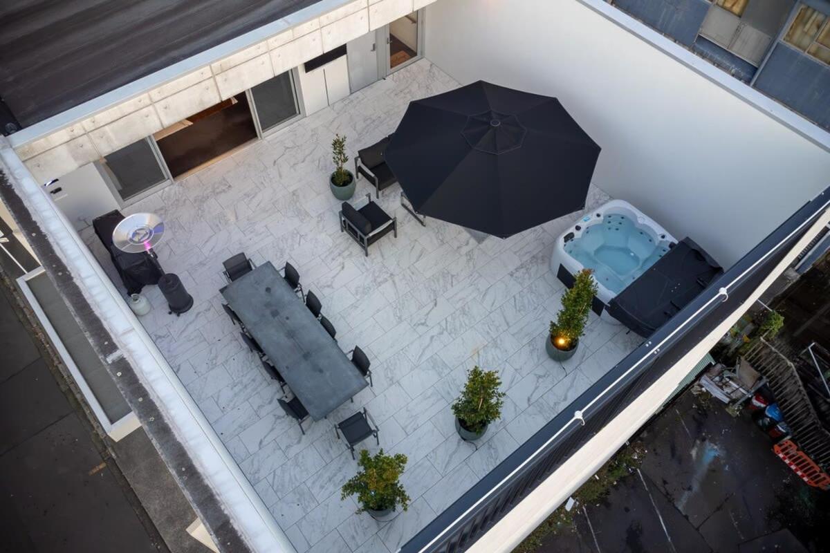 The Cube On Upper Queen Street Holiday home *