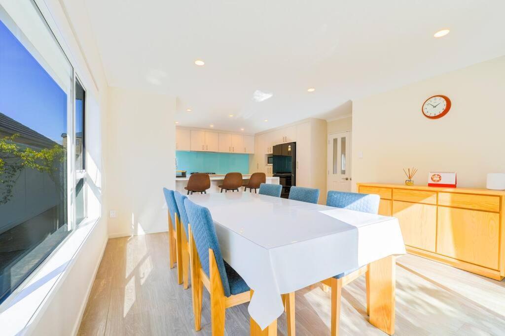 Three-bedroom In Somerville Villa *