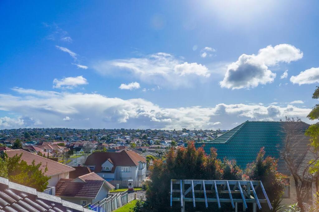 Three-bedroom In Somerville * Auckland