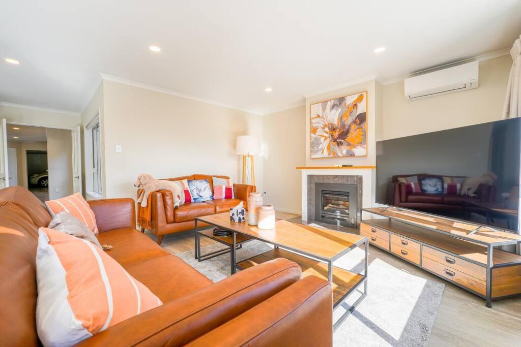 Three-bedroom In Somerville Villa Auckland