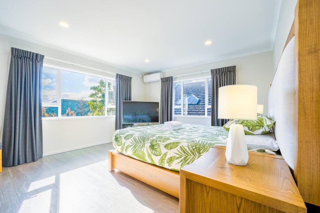 Villa Three-bedroom In Somerville