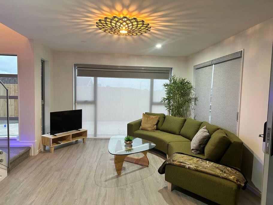 Seaviews With Airport Proximity
