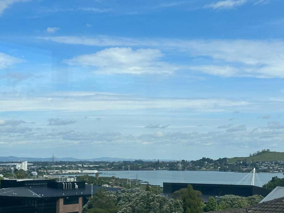 Seaviews With Airport Proximity