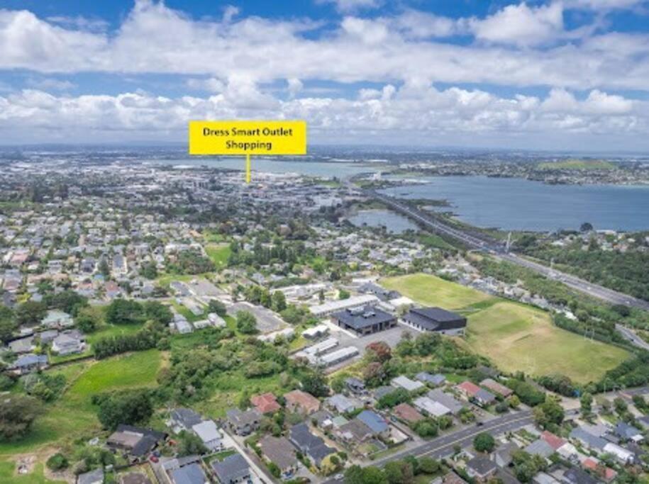 Seaviews With Airport Proximity
